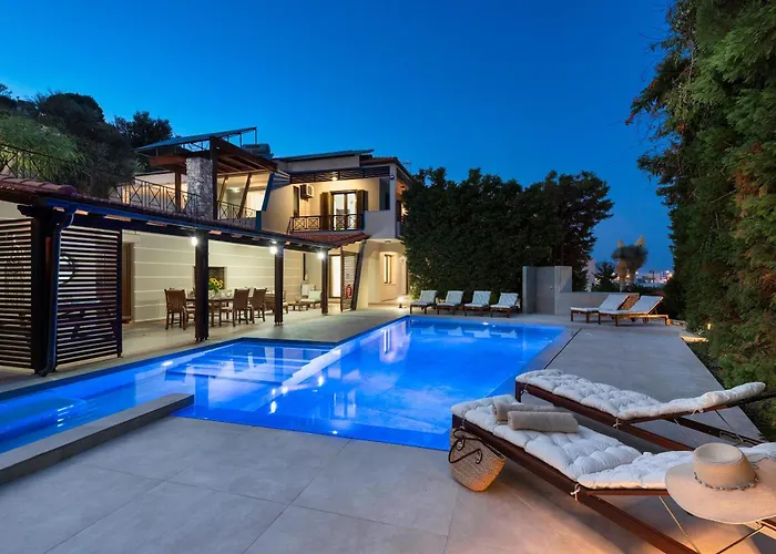 3 Roses Residence